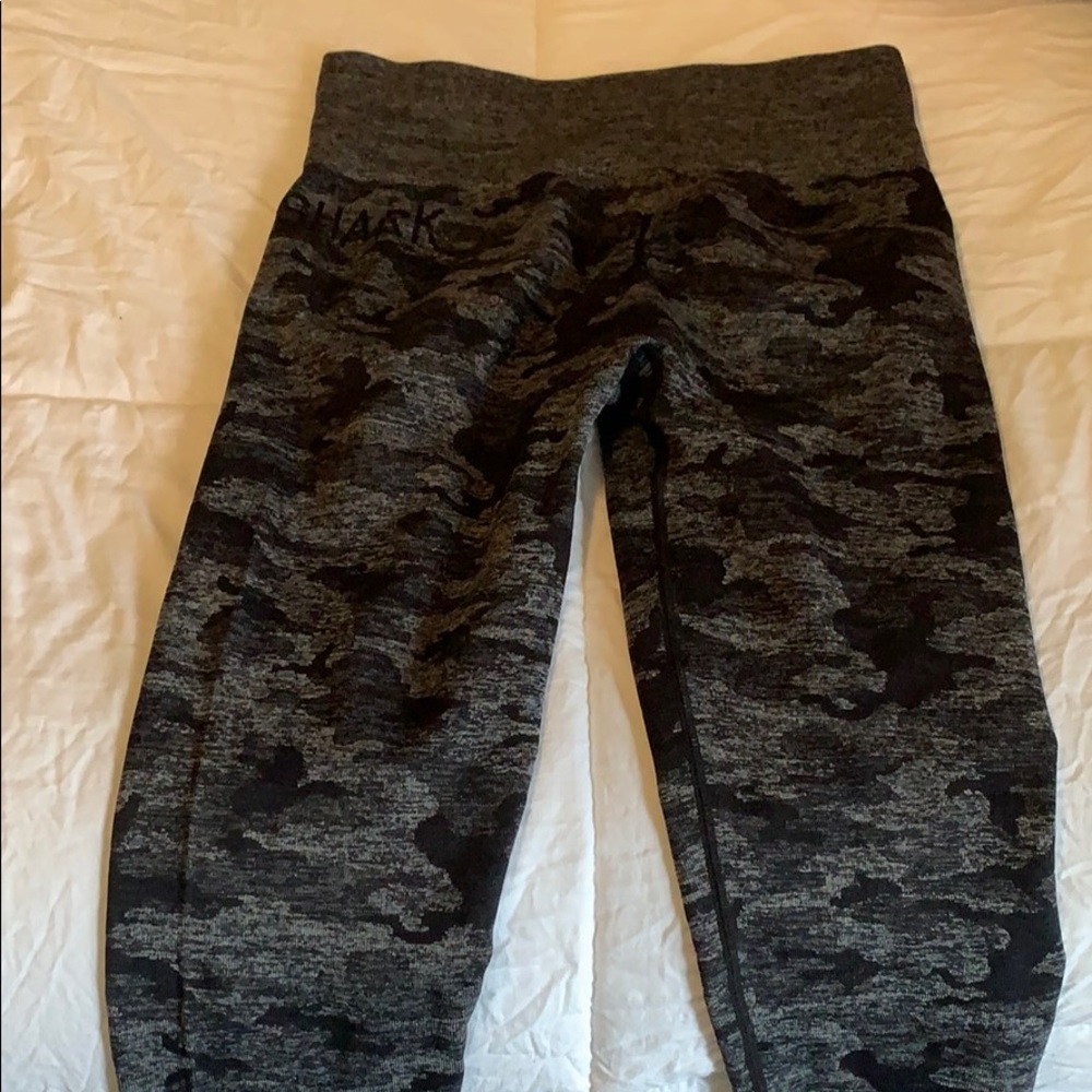 Gymshark medium black camo